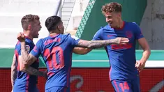Marcos Llorente (kanan) menjadi pahlawan Atletico Madrid dengan mencetak satu-satunya gol di laga ini. (Foto: AFP/Jose Jordan)