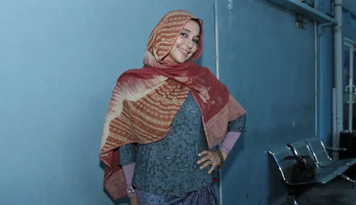 Artis senior Ayu Azhari dikenal sebagai salah satu artis yang berani tampil seski. Bahkan, sempat saat mengawali kariernya, perempuan 48tahun itu mendapat julukan bomseks. (Adrian Putra/Bintang.com)