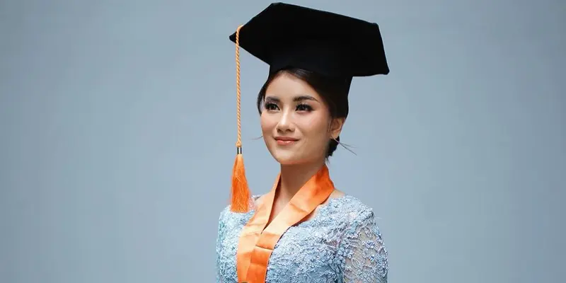 Potret Wisuda Artis FTV Ina Marika, Raih Gelar Sarjana ketika Sudah Jadi Ibu