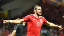 Pemain Wales, Gareth Bale merayakan golnya ke gawang Rusia pada laga grup B Euro cup 2016 di Stadion Municipal, Toulouse, Selasa (21/6/2016) dini hari WIB. Wales menang 3-0. (AFP/Pascal Guyot)