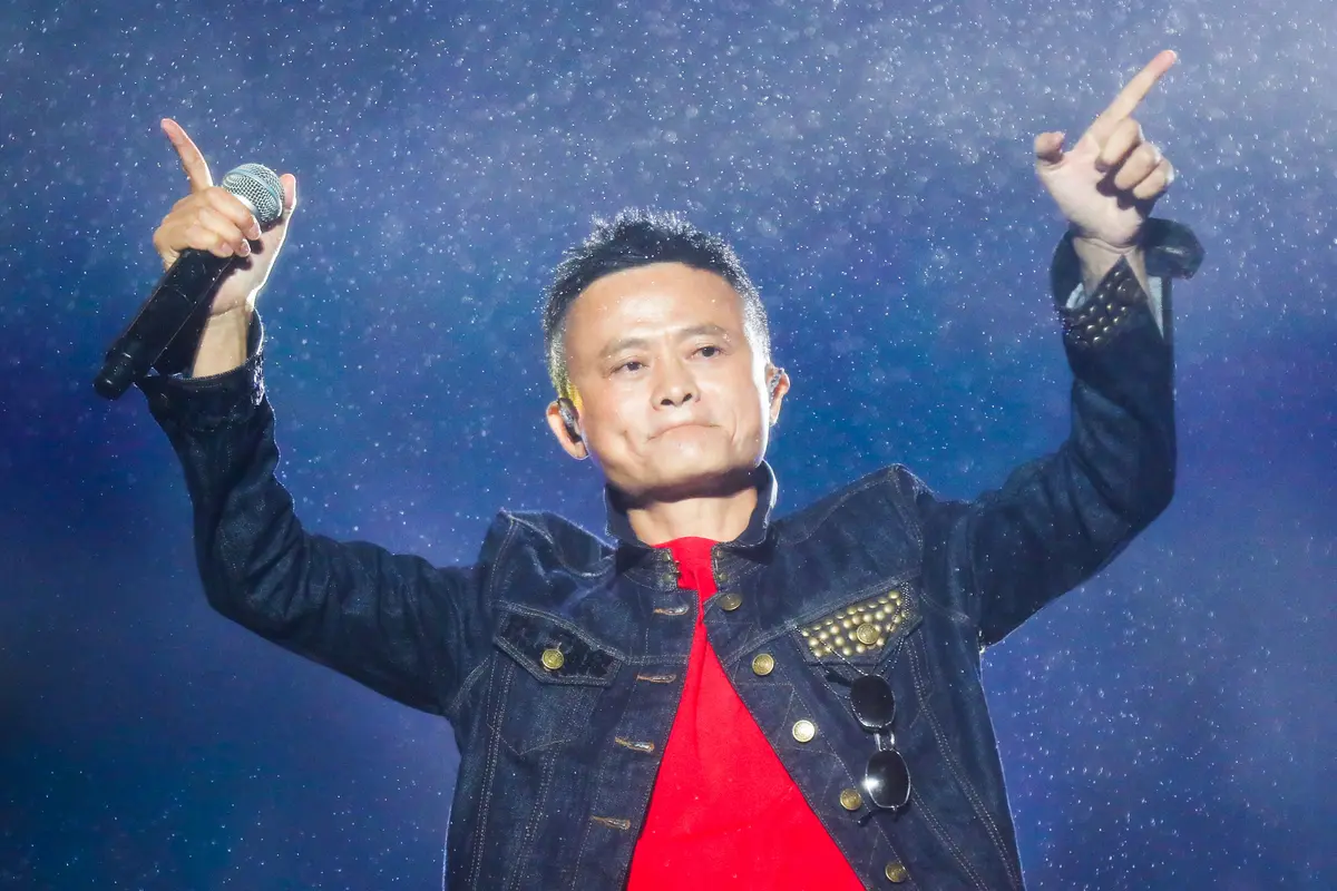 Tampil Santai, Jack Ma Sumbang Suara di Festival Musik Yunqi