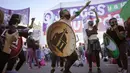 Aktivis hak-hak aborsi bergabung dalam pawai Hari Dekriminalisasi Aborsi di Amerika Latin dan Karibia di depan Kongres Nasional, Buenos Aires, Argentina, Senin (28/9/2020). (AP Photo/Victor R. Caivano)