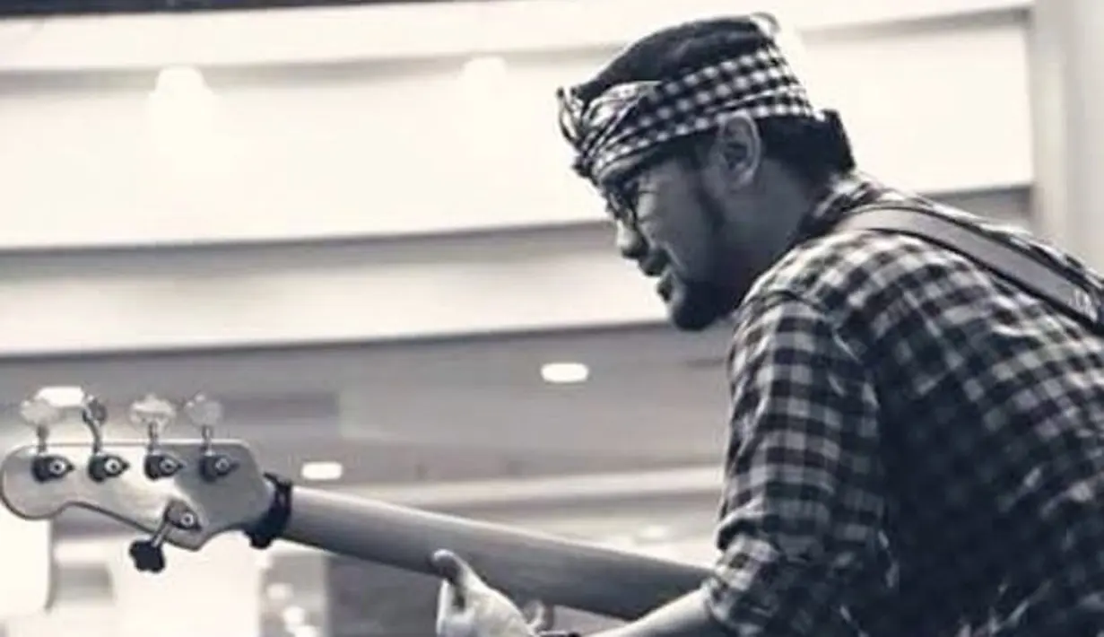 Kabar duka itu juga disampaikan Badai Kerispatih, ia menyebutkan jika almarhum merupakan sosok yang kritis, lucu, dan setia kawan. (Foto: instagram.com/_.badaithepianoman)