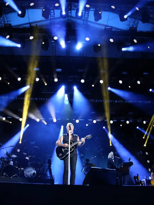 'That's What The Water Made Me' menjadi lagu pertama yang disajikan oleh Jon Bon Jovi, David Bryan, dan Tico Torres di konser mereka. (Foto: Faizal Fanani/Liputan6.com)