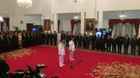 Prosesi pelantikan diawali dengan penyerahan petikan Keputusan Presiden (Keppres) tentang pelantikan gubernur dan wakil gubernur di Istana Merdeka.