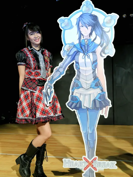 "JKT48 adalah bagian dari Densu advertising company berbasis di Indonesia, kita management ada ide kita hadirkan JKT48 supaya gak dikenal sebagai idol grup saja tapi bisa ke bisnis lainnya," ujar Elvi. (Adrian Putra/Bintang.com)