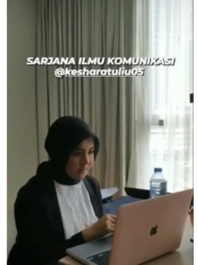6 Momen Bahagia Kesha Ratuliu Setelah Resmi Jadi Sarjana, Banjir Hadiah