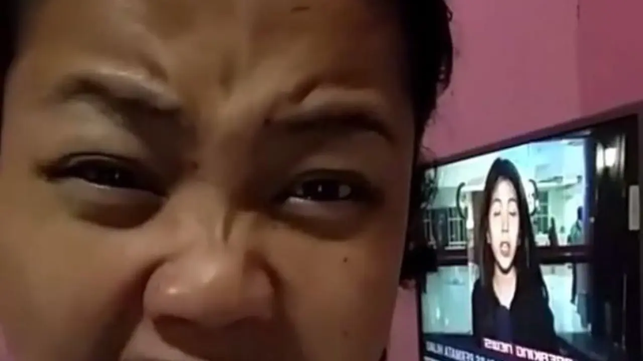 [Bintang] Video Wanita Bicara Soal Kesaktian Setya Novanto, Kocak Abis!