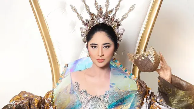 6 Gaya Dewi Perssik saat Pemotretan untuk Single Terbaru Bak Princess