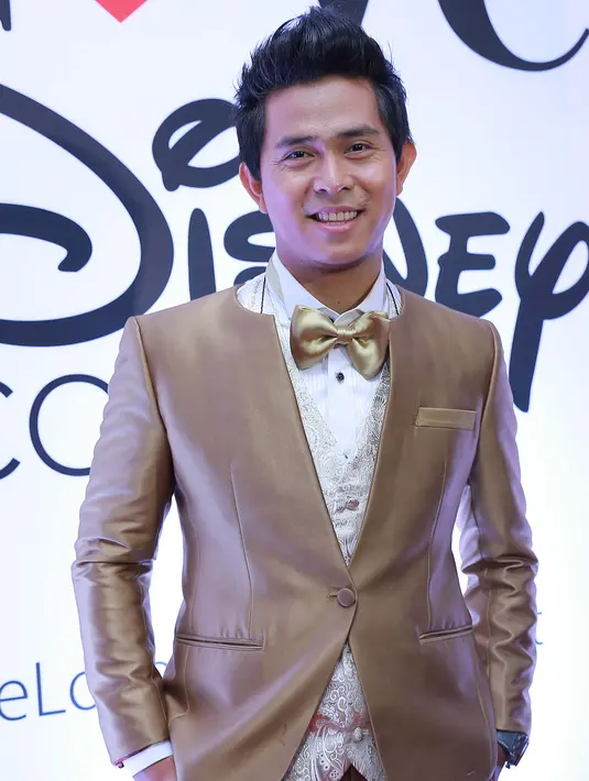 Karena kesulitan itu, Cakra Khan diberi kebebasan dengan caranya kita sendiri. Yang penting alur dan poinnya masih sama dengan aslinya. (Galih W. Satria/Bintang.com)