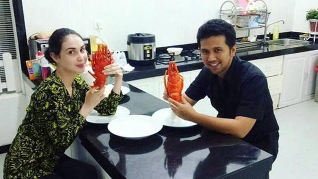 Arumi Bachsin dan Emil Dardak