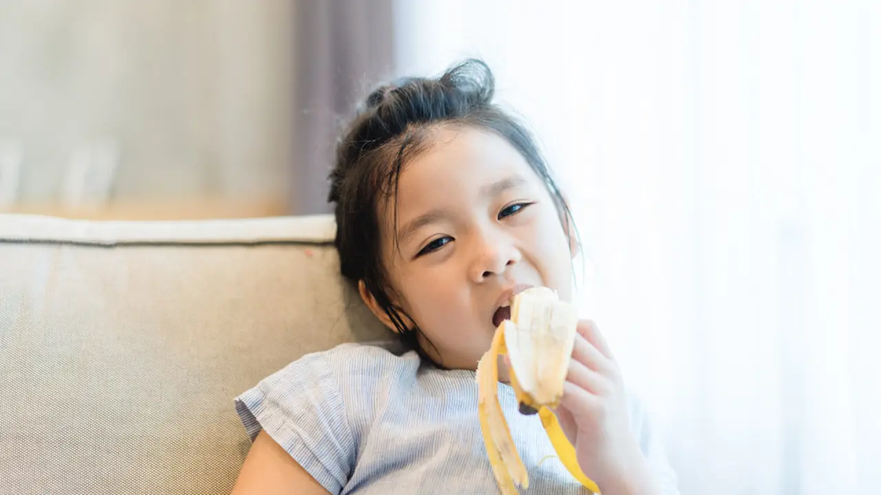 anak makan