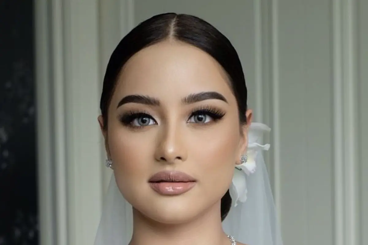 Potret Makeup Glamor Amanda Khairunnisa di hari pernikahan