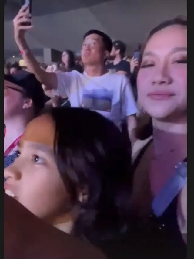 Bunga Citra Lestari atau BCL dampingi Noah Sinclair Nonton Konser Gorillaz di Amerika (Foto: Instagram @bclsinclair)