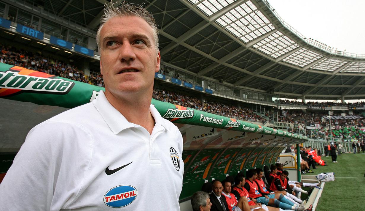 Didier Deschamps. Eks gelandang berusia 53 tahun yang pensiun pada Juli 2001 bersama Valencia dan sejak Juli 2012 dipercaya membesut Timnas Prancis ini tercatat sebagai peraih 3 gelar scudetto saat berseragam Juventus. Ketiganya diraih pada musim 1994/1995, 1996/1997 dan 1997/1998. Ia juga sempat dipercaya menakhodai juventus selama semusim saat bermain di Serie B pada musim 2006/2007 akibat kasus Calciopoli dan sukses mengembalikan Juventus ke Serie A usai menjuarai Serie B pada musim tersebut. (AFP/Paco Serinelli)