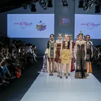Indahnya tenun dan mutiara di JFW 2018. (Image: House Of Shiloh)