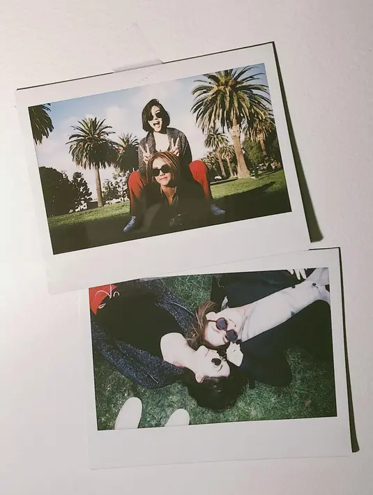 "Ini bukan masalah waktu atau apa, tetapi aku pastinya akan merindukan adik kecilku yang sangat aku cintai. Hati-hati, @vaneshaas, aku cinta padamu," lanjutnya dengan bahasa Inggris. (Instagram/sysiio)