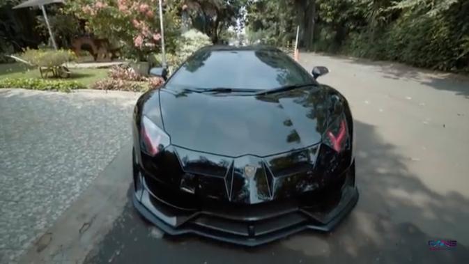 Lamborghini Aventador milik Raffi Ahmad yang dimodif menyerupai mobil Batman (YouTube/ RansEntertainment)