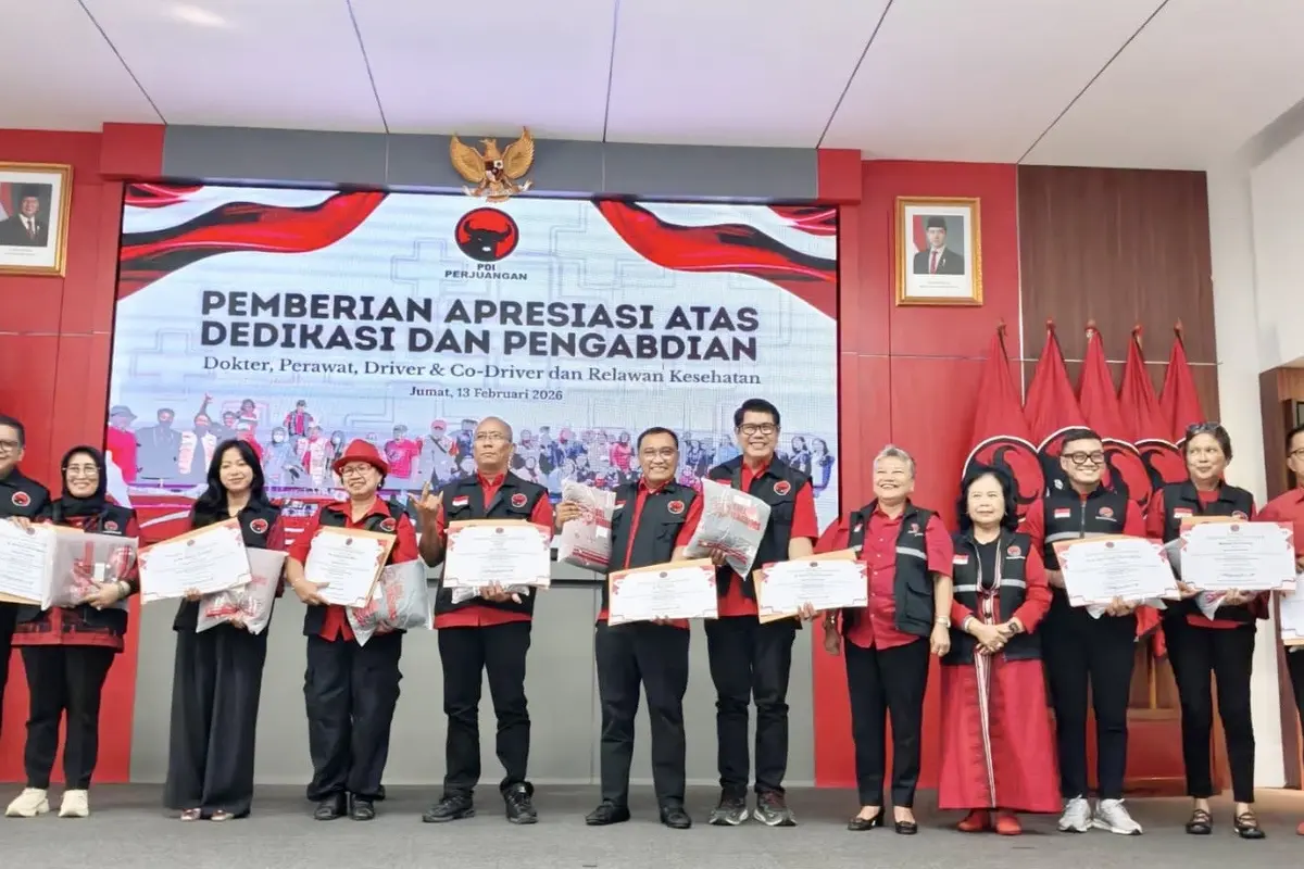 PDIP memberikan penghargaan khusus kepada ratusan relawan kesehatan yang telah menyelesaikan misi selama dua bulan di lokasi bencana Aceh, Sumatra Utara, dan Sumatra Barat.