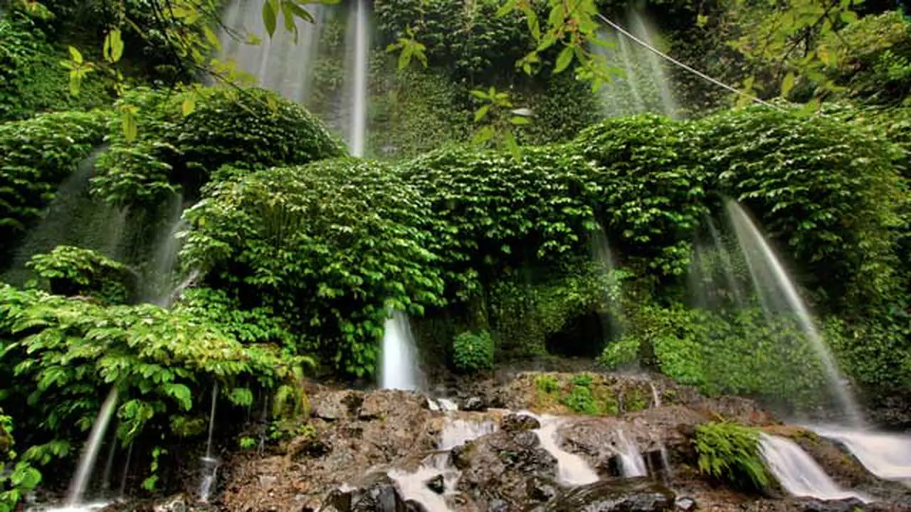 Manjakan Mata Dengan Keindahan Air Terjun Benang Kelambu, Wista Tersembunyi di Lombok