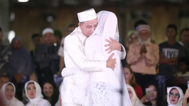 [Bintang] Vicky Prasetyo dan Angel Lelga