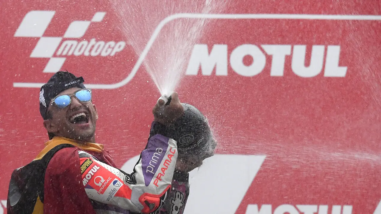 Foto: Diwarnai Hujan Deras dan Berakhir Red Flag, Jorge Martin Dinyatakan Juara MotoGP Jepang 2023
