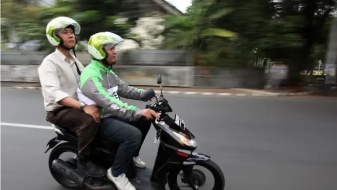 Viral! Ini Kisah Tukang Ojek Jadi Kurir Putusnya Sepasang Kekasih