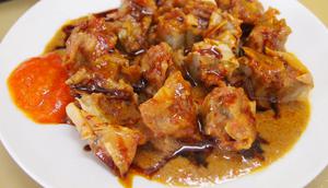 Sama seperti Siomay, Batagor juga diburu usai Ramadan. Kemungkinan karena bumbu kacangnya yang gurih itu membuat lidah bergoyang. (Istimewa)