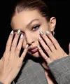 Penggemar Gigi Hadid harus bersedih hati lantaran mendapat kabar buruk dari idolanya. Lewat akun twitternya, Gigi mengumumkan dirinya batal tampil di panggung Victoria’s Secret 2017 nanti. (AFP/Cindy Ord)