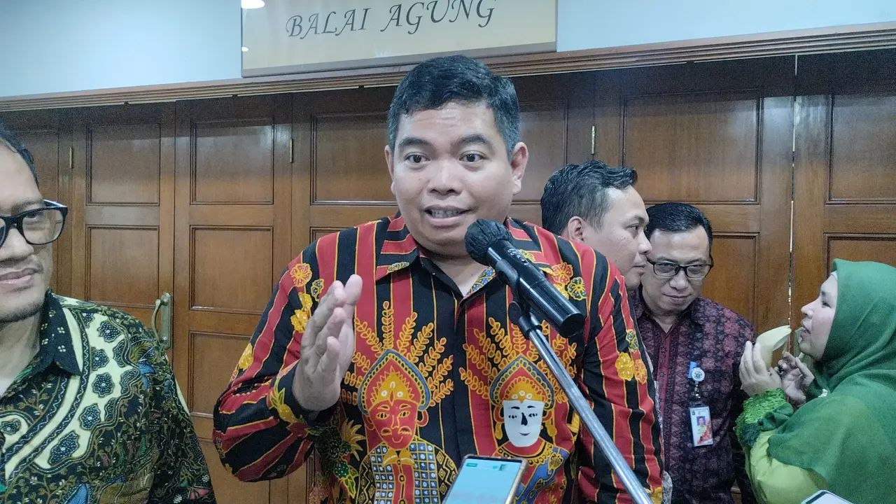 Ketua Komisi Informasi (KI) DKI Jakarta Harry Ara Hutabarat