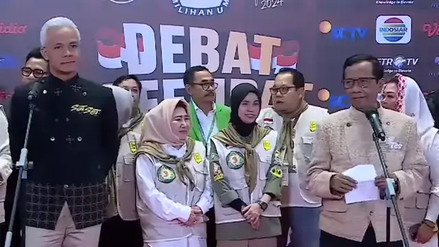 Kisah Beskap Tenun yang Dipakai Ganjar Pranowo dan Mahfud Md Seusai Debat Capres Cawapres ke-4, Butuh 180 Hari untuk Membuatnya