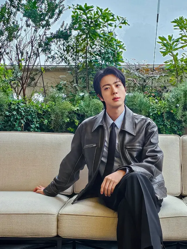 Jin BTS jadi brand ambassador Gucci