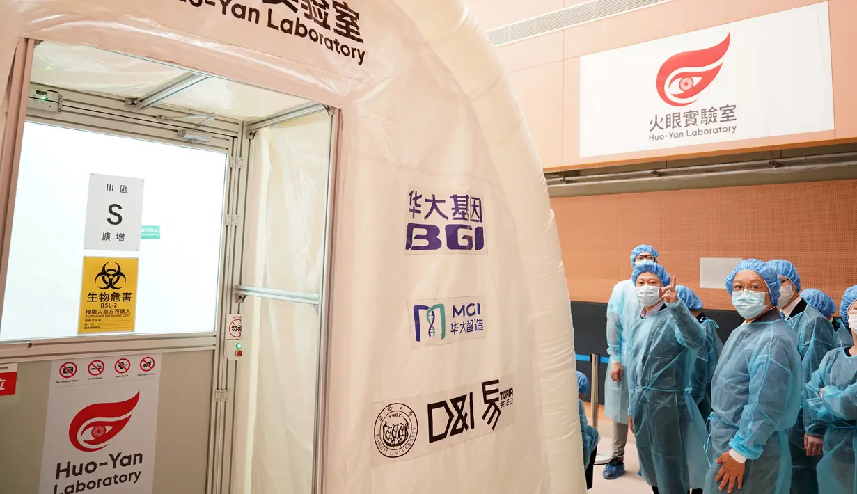 Orang-orang mengunjungi Laboratorium Mata Api di Hong Kong, China selatan (26/8/2020).  Pengujian COVID-19 berskala besar tersebut di bawah Program Pengujian Masyarakat Universal dari pemerintah Daerah Administratif Khusus (Special Administrative Region/SAR) Hong Kong. (Xinhua/Li Gang)