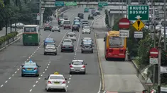 Kondisi jalan di kawasan Sudirman terlihat lancar, Jakarta, Jumat (3/4/2015).  Kondisi jalanan lengang disebabkan libur panjang yang bertepatan libur paskah dan banyaknya masyarakat Jakarta yang berlibur ke luar kota. (Liputan6.com/Faizal Fanani)