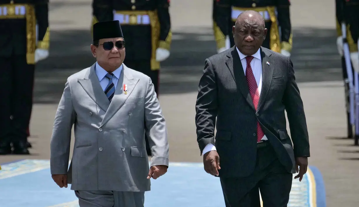 Presiden Prabowo Subianto menerima Presiden Afrika Selatan Cyril Ramaphosa di Istana Merdeka, Kompleks Istana Kepresidenan, Jakarta Pusat, Rabu (22/10/2025). (Bay ISMOYO/AFP)