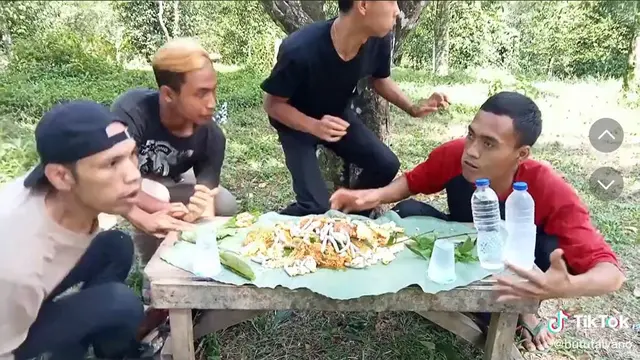 Momen YouTuber Kena Gempa Cianjur saat Bikin Konten Mukbang, Lari Ketakutan