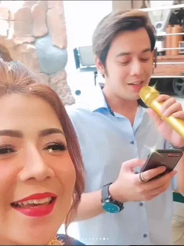 6 Potret Lamaran Cyndyana Lorens Adik Kriss Hatta yang Baru Jadi Mualaf
