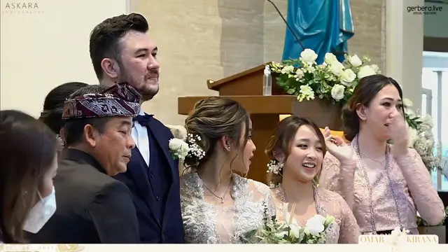 Potret Dita Karang Tampil Menawan Kenakan Kebaya. (Sumber: YouTube/Kirana Karang)