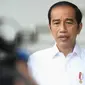 Presiden Joko Widodo (Jokowi) mendapatkan laporan dari Kepala BNPB Doni Monardo tentang gempa Magnitudo 6,1 yang terjadi di Jawa Timur, 10 April 2021 kemarin. (Biro Pers Sekretariat Presiden/Lukas)