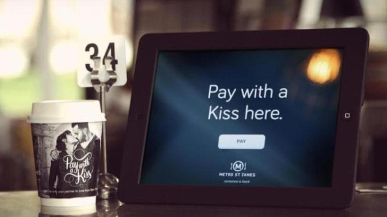 Unik, Di Kafe Ini Kamu Cukup Membayar dengan Ciuman