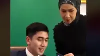 Tak Hanya Penampilan, Verrell Bramasta Ungkap Persiapannya Sebelum Rapat DPR yang Bikin Public Speakingnya Lancar. foto: TikTok @bramastaverrell
&nbsp;