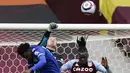Kasper Schmeichel menciptakan 10 clean sheet dari 29 pertandingan di Premier League. Sampai sejauh ini gawangnya sudah kebobolan 32 gol. (Foto: AFP/Pool/Tim Keeton)