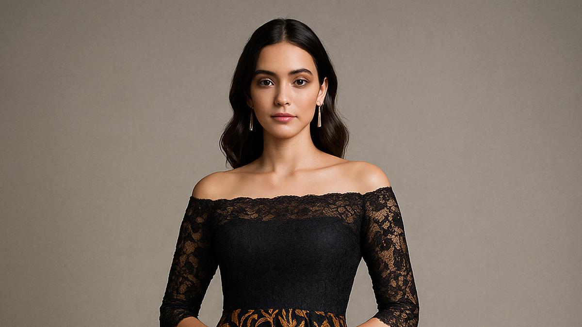 7 Model Long Dress Batik Kombinasi Brokat Lengan 3/4, Tampil Anggun dan Berkelas di Segala Acara 2025