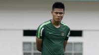 Pemain Timnas Indonesia, Fachruddin Aryanto, saat sesi latihan di Stadion Wibawa Mukti, Jawa Barat, Senin (5/11). Pemusatan latihan Timnas ini merupakan persiapan jelang Piala AFF 2018. (Bola.com/M Iqbal Ichsan)