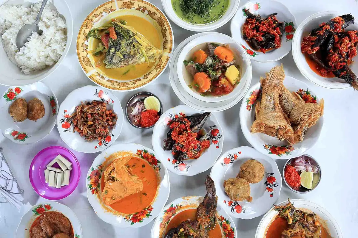 [Bintang] Makanan pesta adat Kahiyang Ayu - Bobby Nasution