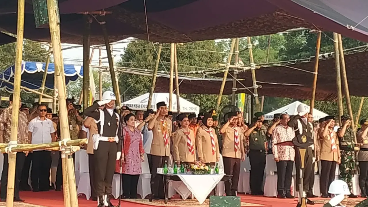 Presiden Jokowi menghadiri peringatan Hari Pramuka ke-58 di Lapangan Utama Bumi Perkemahan Wiladatika Cibubur Jakarta Timur. (Liputan6.com/Lizsa Egeham)