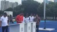 Presiden Jokowi didampingi Wagub DKI Sandiaga Uno resmikan fasilitas olahraga di GBK Jakarta. (Liputan6.com/Lizsa Egehem)