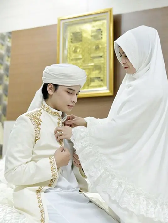 "@yuni_syahla :satu2 nya alasan mamah mengizinkan kamu nikah muda itu,supaya kamu selamat selamat dunia akhirat nak,mamah ridho,ikhlas,dan merestui" , Love u mom❤️ #NikahMuda 📷" alvin_411. (Via: Instagram/alvin_411)