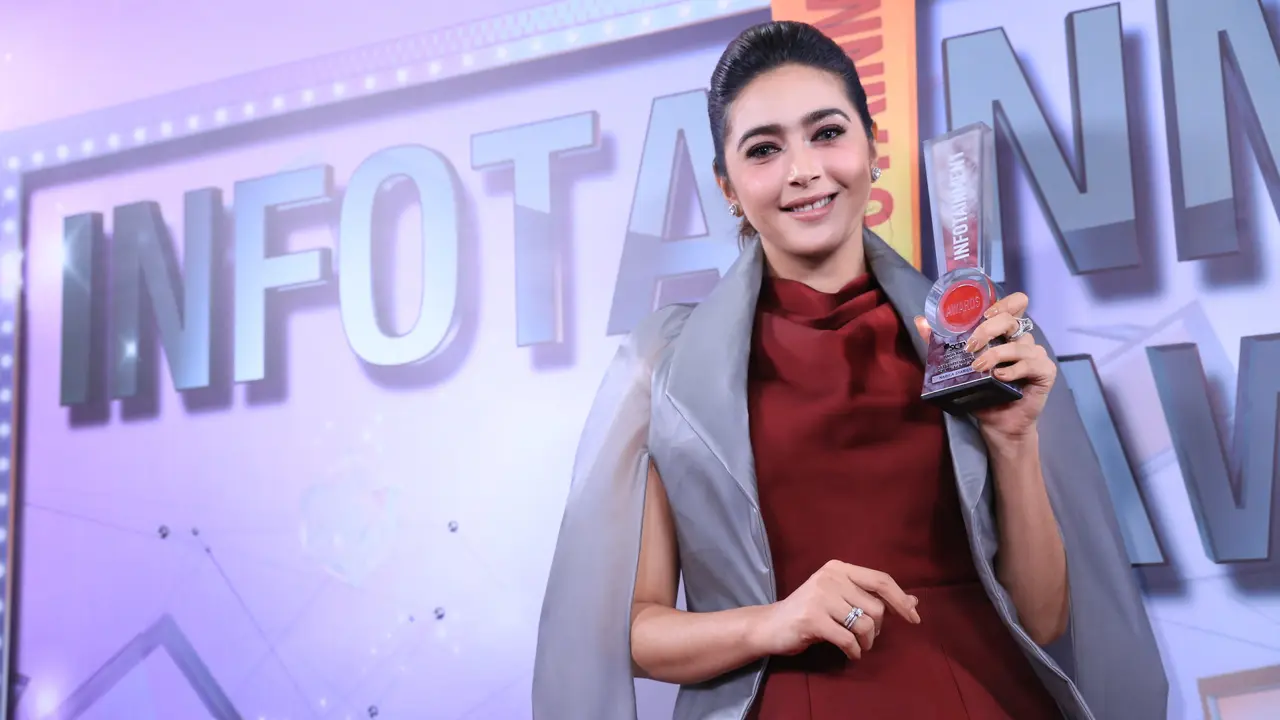 [Bintang] Pesona Nabila Syakieb Sukses Memikat Infotainment Awards 2017