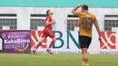 <p>Pemain Persija Jakarta, Hanno Behrens (kanan) melakukan selebrasi setelah menjebol gawang Bhayangkara FC dalam pertandingan lanjutan pekan ke-25 BRI Liga 1 2022/2023 yang berlangsung di Stadion Wibawa Mukti, Cikarang, Jawa Barat, Kamis (16/2/2023). (Bola.com/Ikhwan Yanuar)</p>
